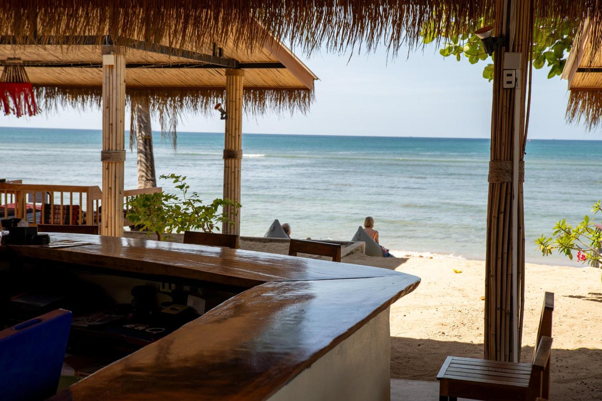 Isara Lanta Beach Resort Koh Lanta Exterior photo