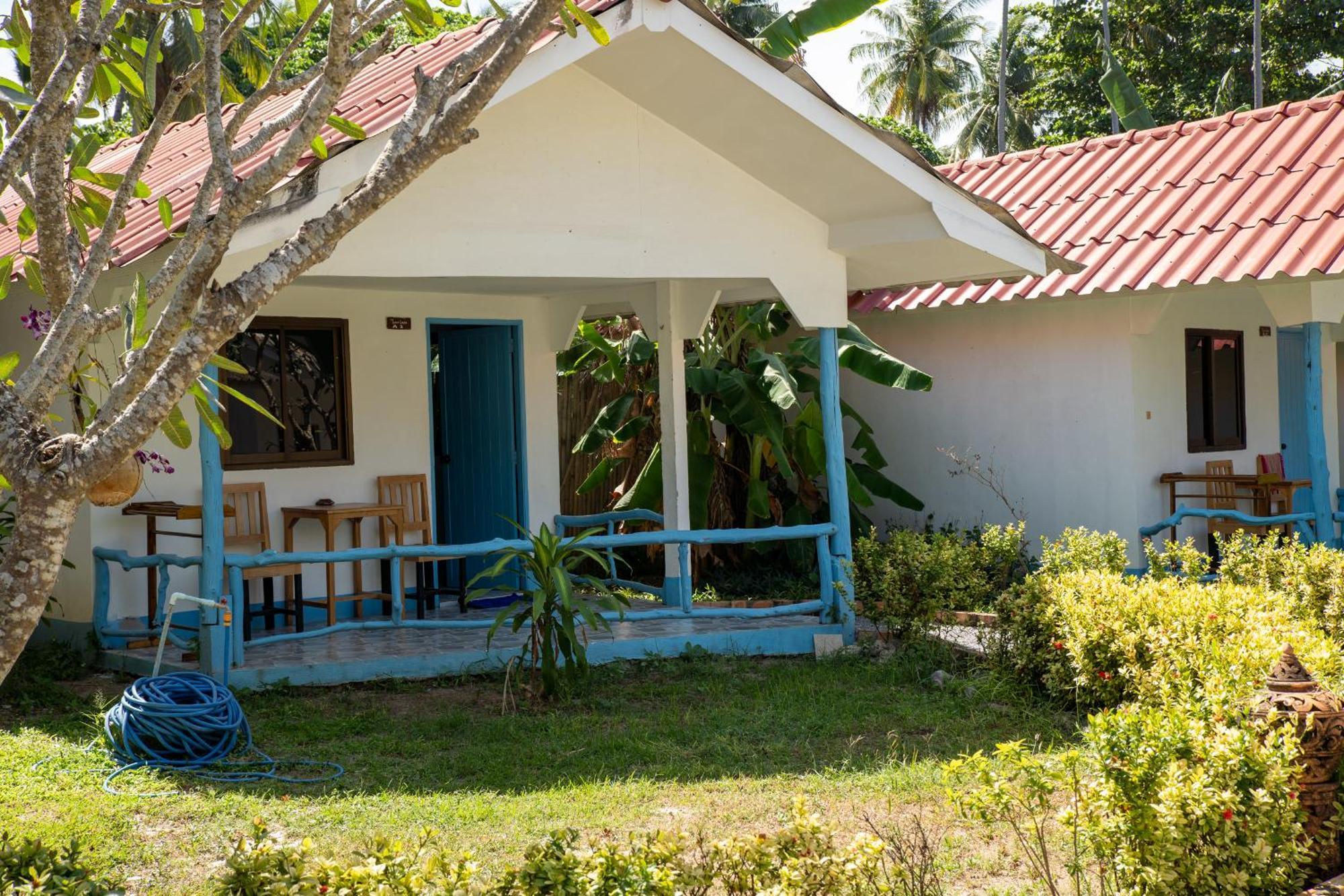 Isara Lanta Beach Resort Koh Lanta Exterior photo