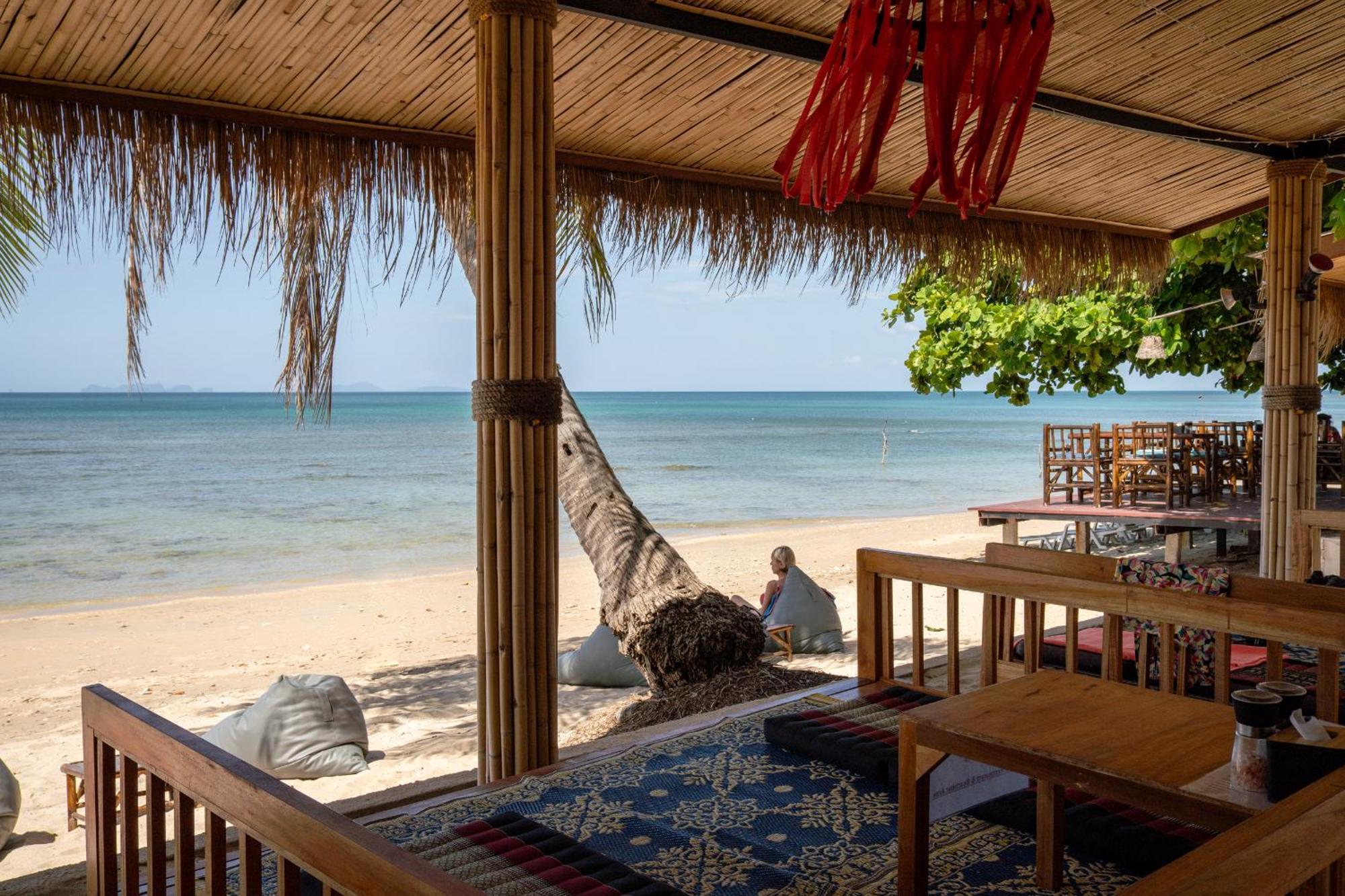Isara Lanta Beach Resort Koh Lanta Exterior photo