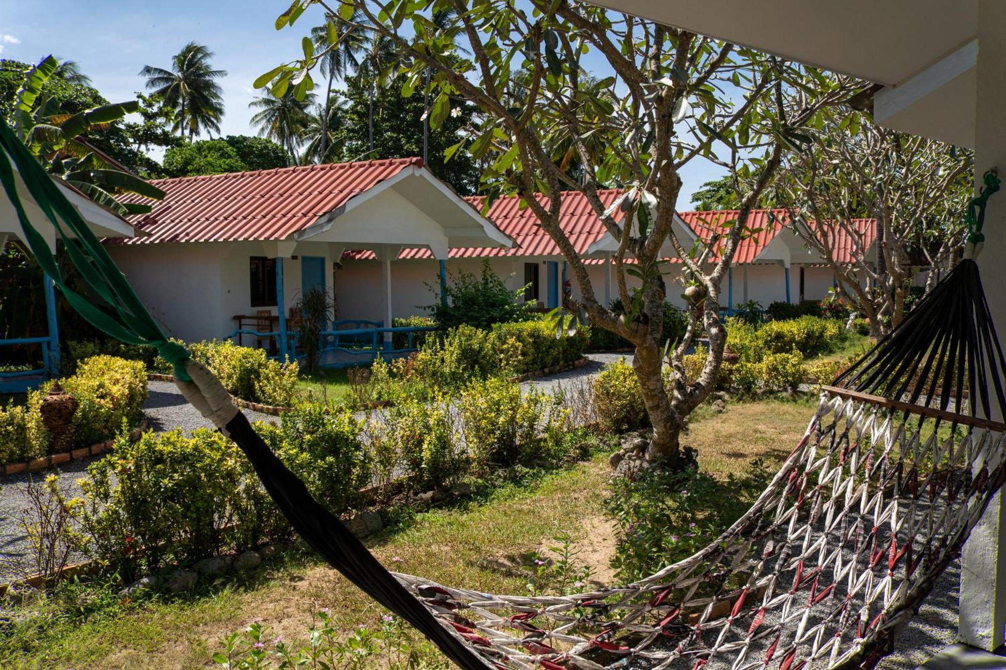 Isara Lanta Beach Resort Koh Lanta Exterior photo