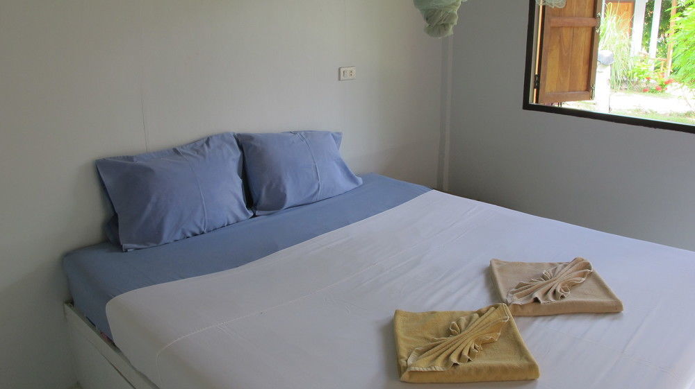 Isara Lanta Beach Resort Koh Lanta Exterior photo