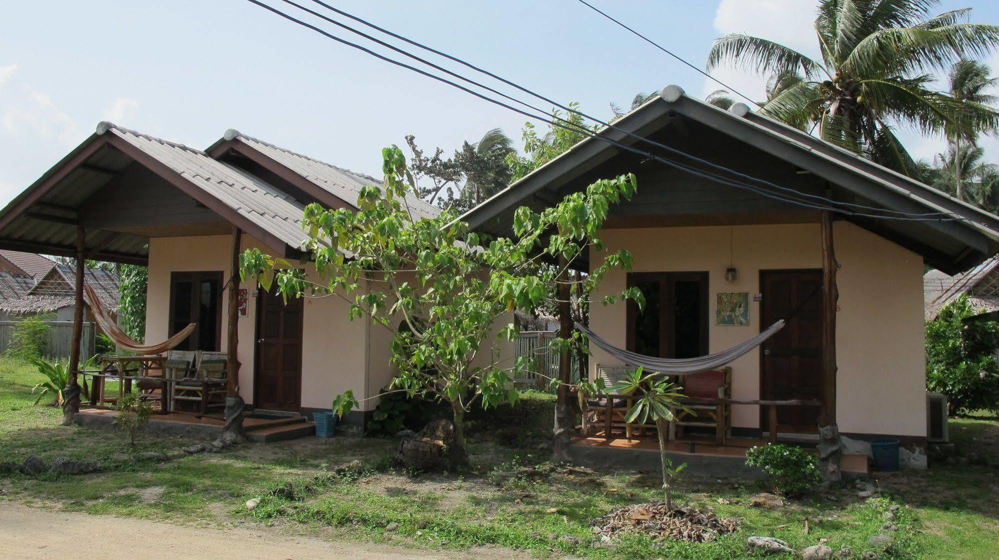 Isara Lanta Beach Resort Koh Lanta Exterior photo