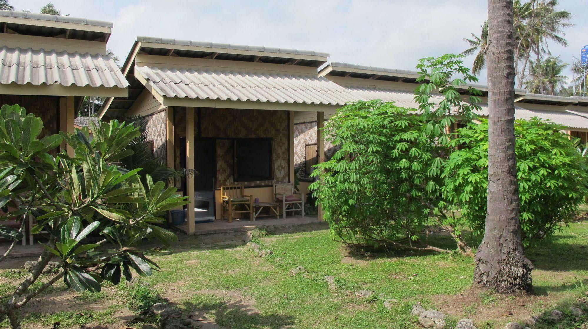 Isara Lanta Beach Resort Koh Lanta Exterior photo