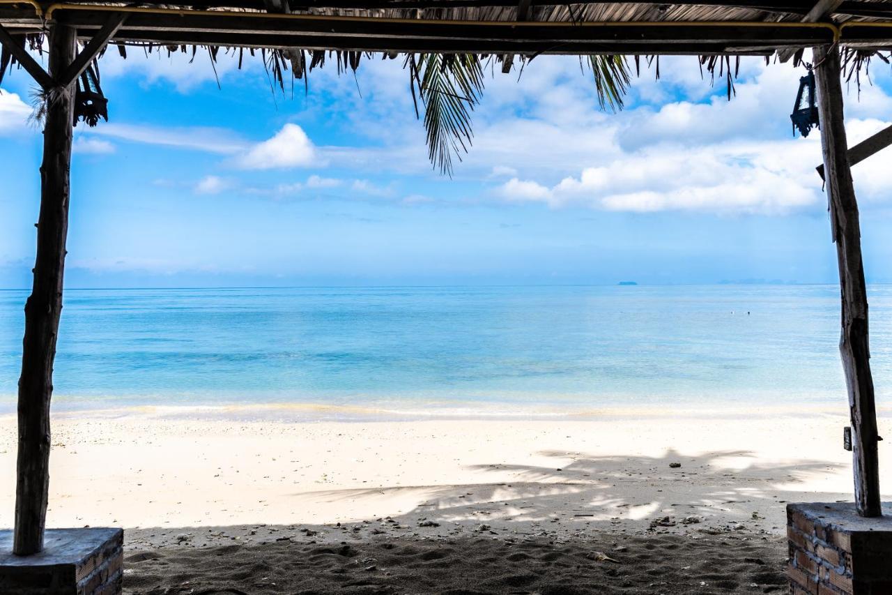 Isara Lanta Beach Resort Koh Lanta Exterior photo